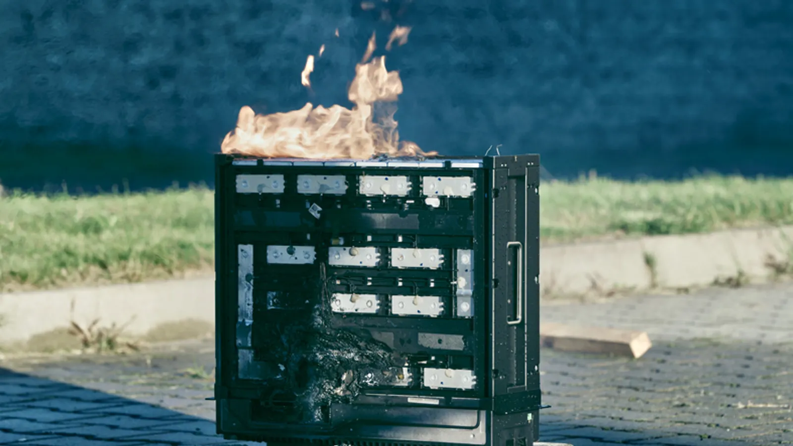 Brand in datacenters vraagt om nieuwe aanpak: AI voorspelt accustoring 15 dagen vooruit
