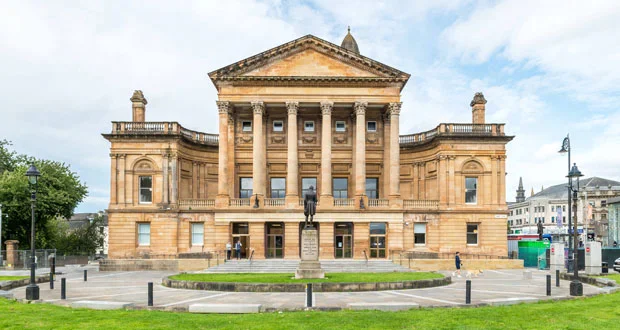 Elior at Work wint vijfjarig ~£4M catering- en hospitality-contract bij Paisley Town Hall · bars, bruiloften, congressen, civic events onder één operator