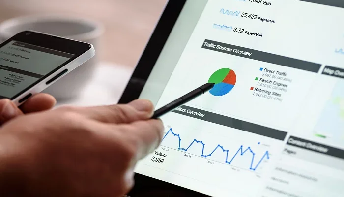 Italiaanse FM-markt op €25 mld / 300K banen · wereldwijde FM-segment richting USD 10 mld in 2031, met digitalisering en geïntegreerde contracten als hefbomen