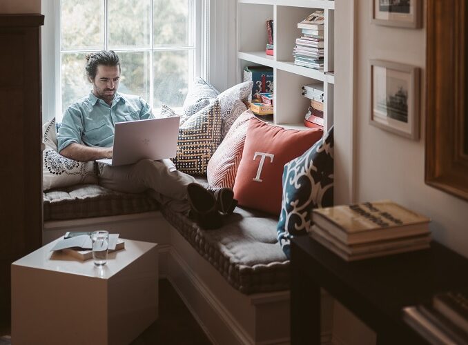 Werkgevers staan steeds kritischer tegenover thuiswerken, blijkt uit CNV-onderzoek