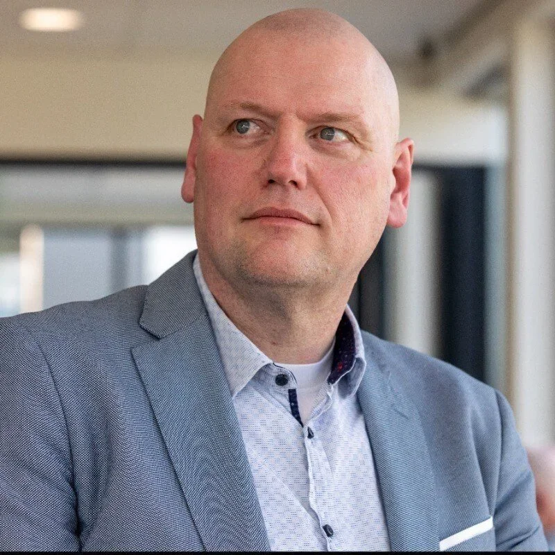 Facilitair adviesbureau: procesbegeleider of proactieve belangenbehartiger bij aanbestedingen?