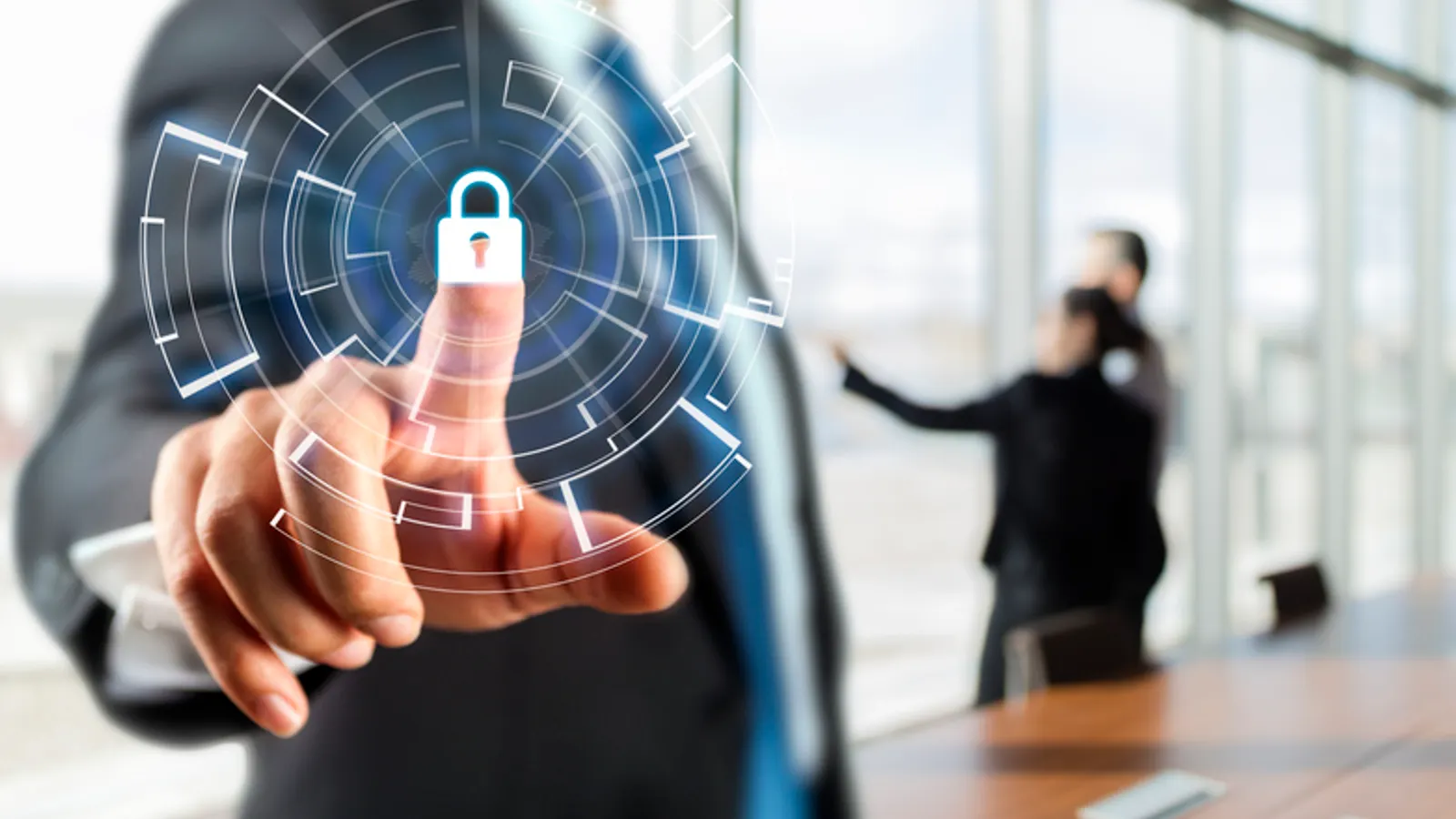 Budgetten fysieke beveiliging +50% — en 27% van organisaties zet nu de CISO aan het roer: EY