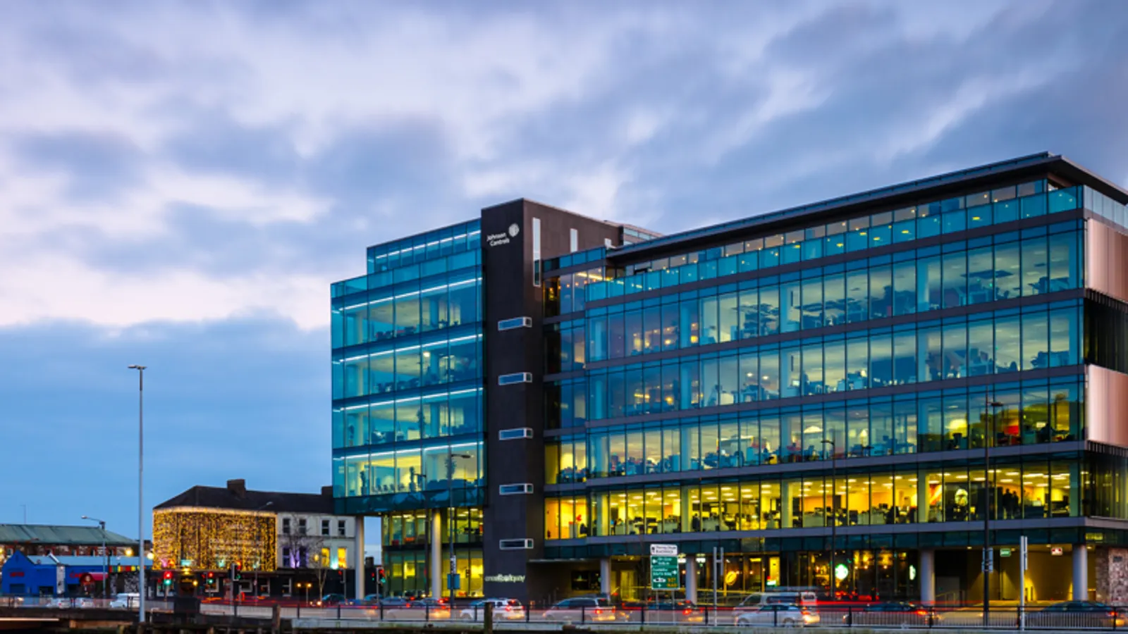 Johnson Controls Q2-omzet +8% door datacenter-koeling — nieuwe chillers, intrede in CDUs en remote monitoring breiden FM-aangrenzende stack uit