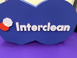 Schoonmaakdrones live in actie op Interclean: KTV demonstreert chemievrije gevelreiniging