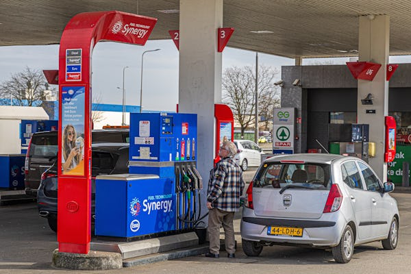 Nederlandse schoonmaaksector: tweederde van bedrijven geraakt door brandstofprijspiek — kosten landen bij werkgevers via woon-werkvergoedingen, niet bij klantcontracten